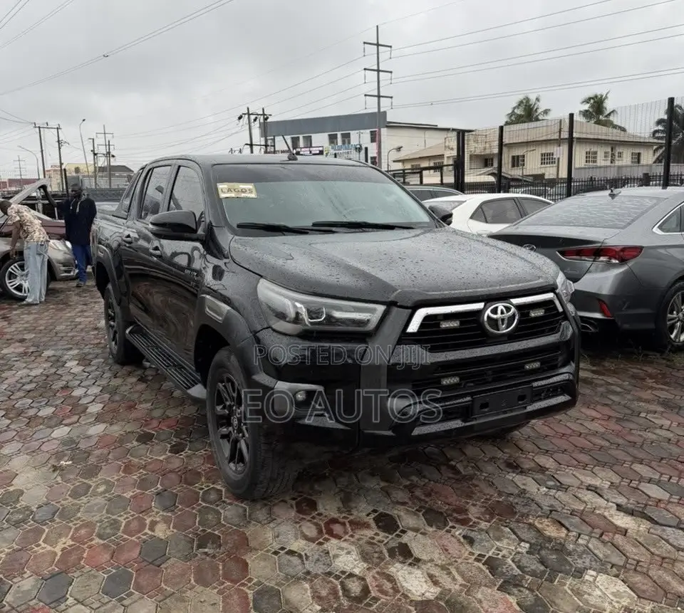 Toyota Hilux 2022 Black