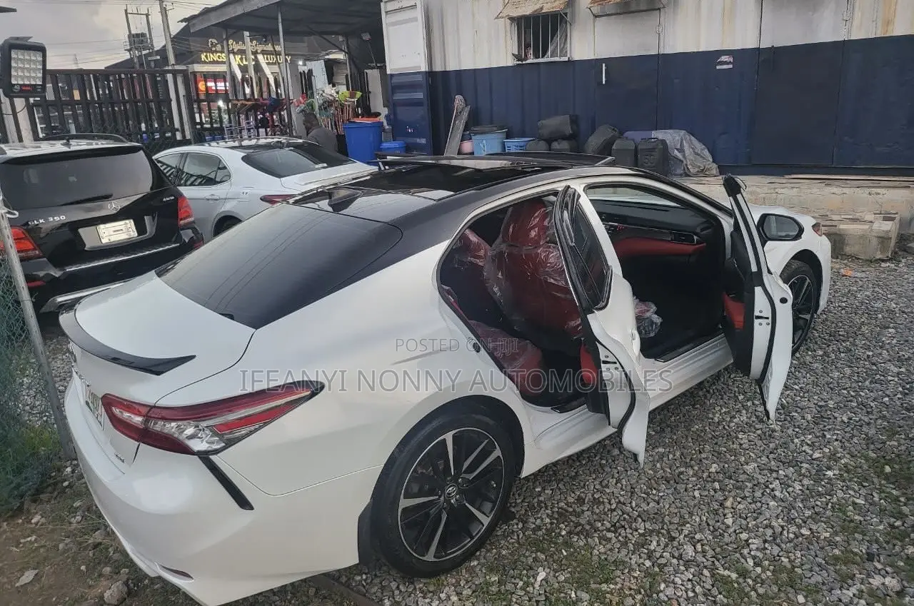 Toyota Camry XSE (2.5L 4cyl 8A) 2019 White