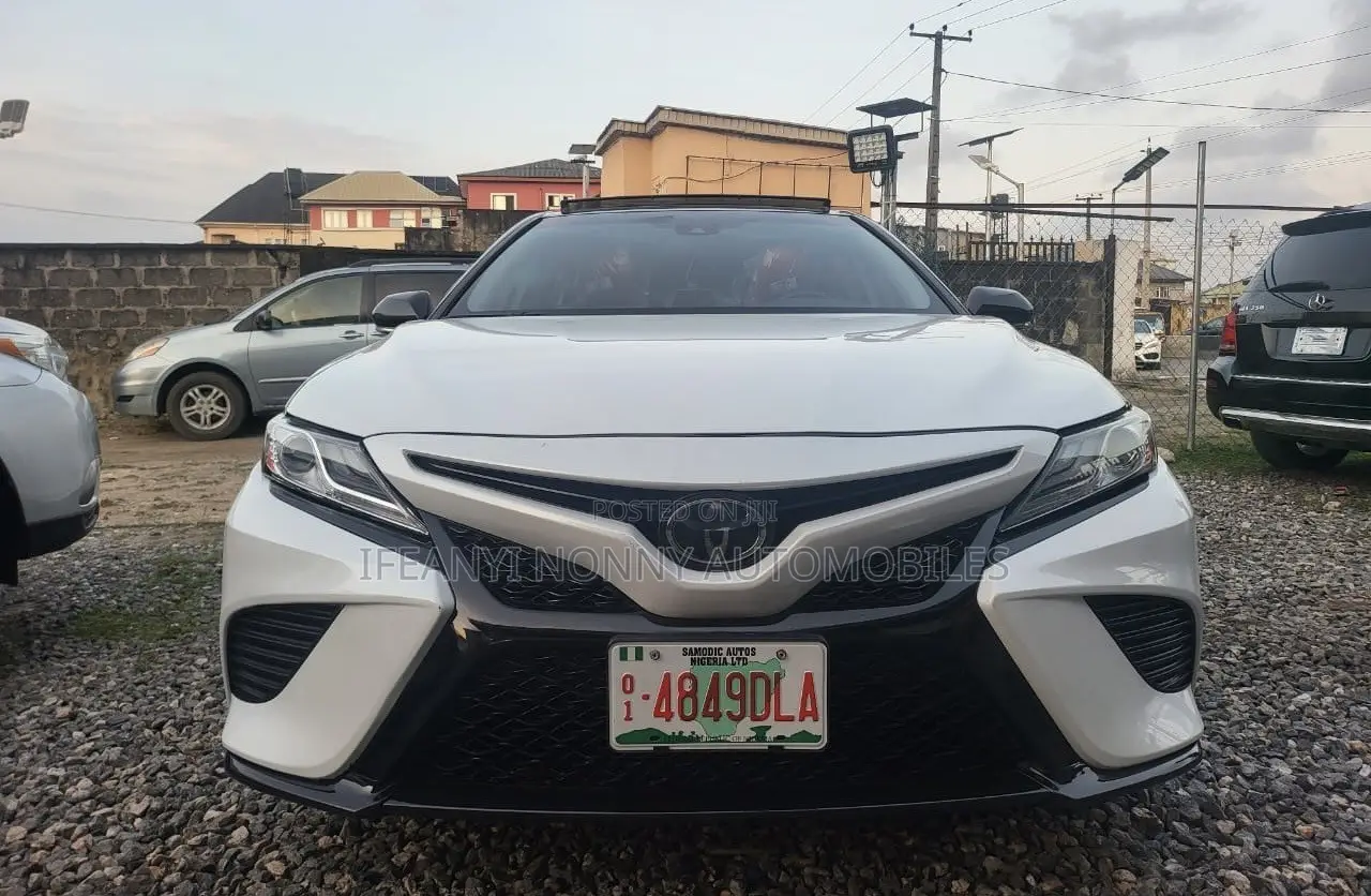 Toyota Camry XSE (2.5L 4cyl 8A) 2019 White