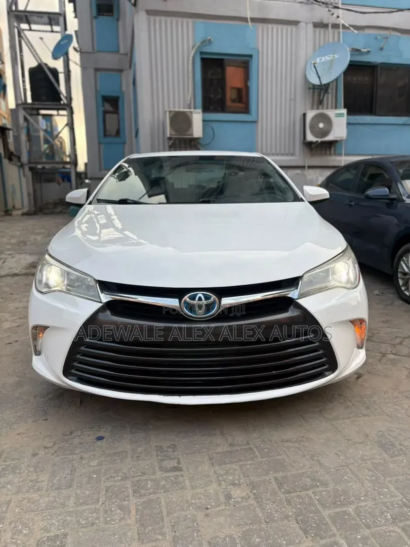 Toyota Camry 2017 White
