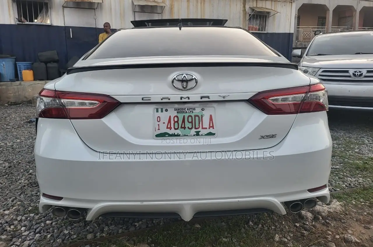 Toyota Camry XSE (2.5L 4cyl 8A) 2019 White