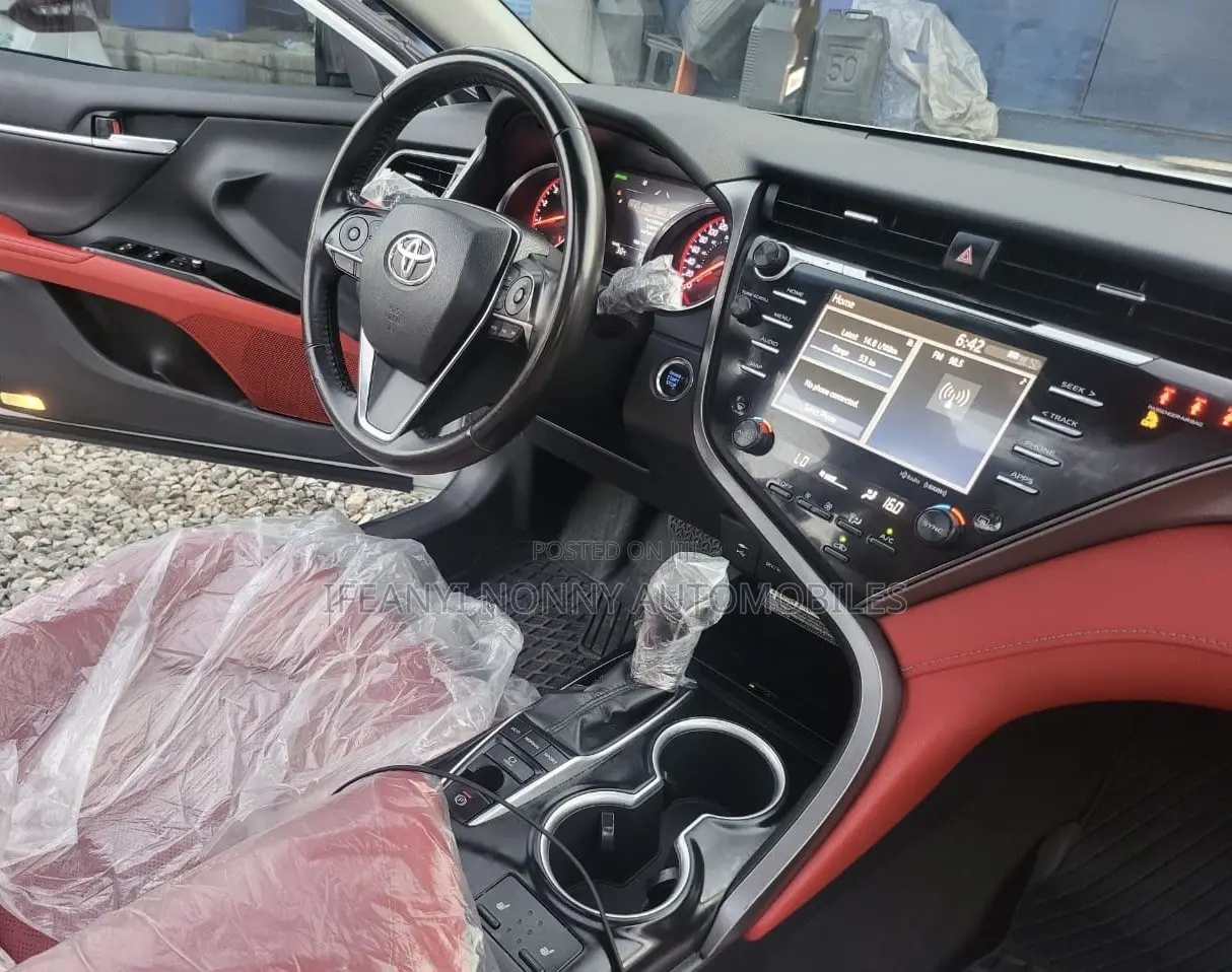 Toyota Camry XSE (2.5L 4cyl 8A) 2019 White