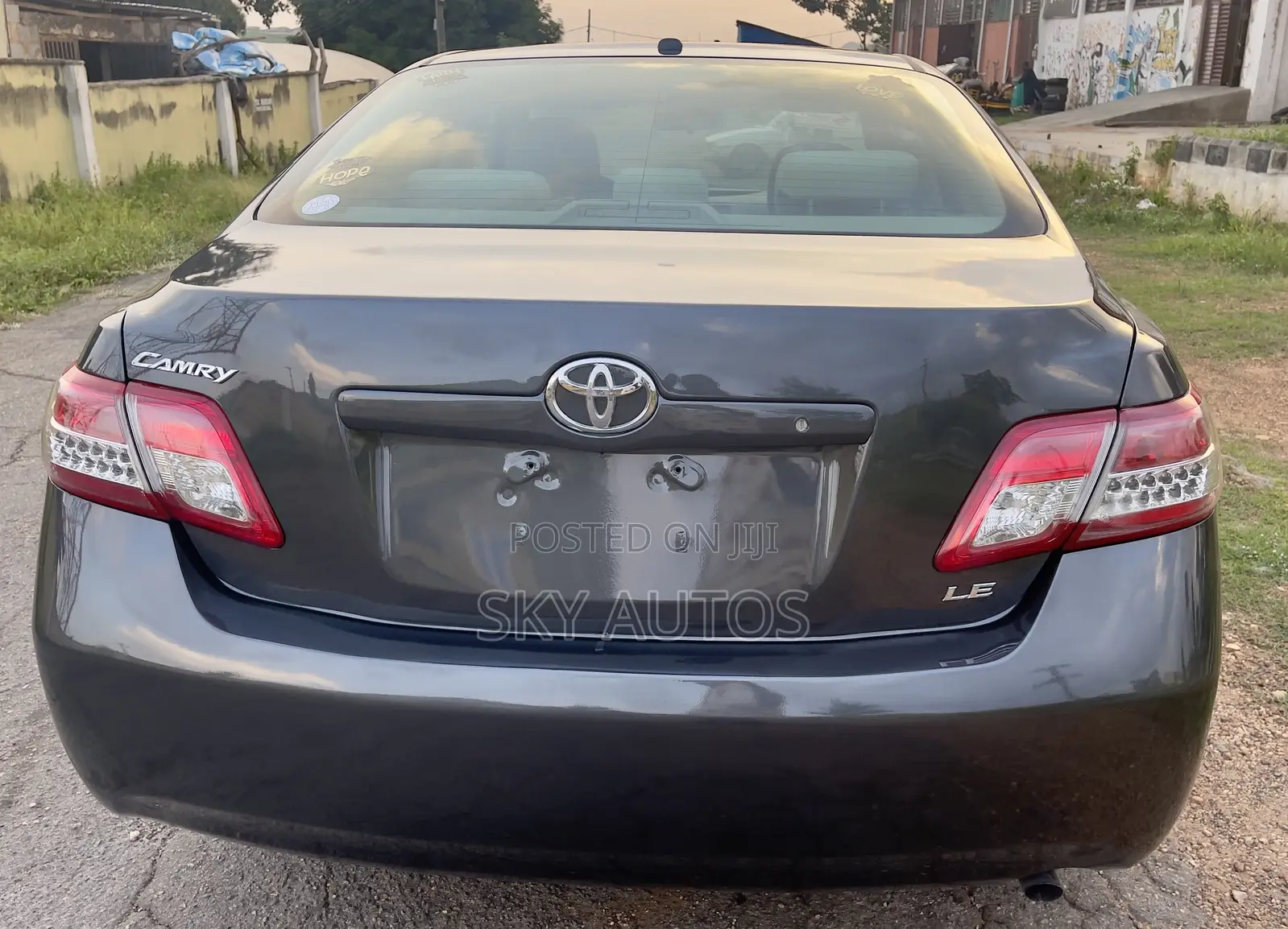 Toyota Camry LE 4dr Sedan (2.5L 4cyl 6A) 2011 Gray