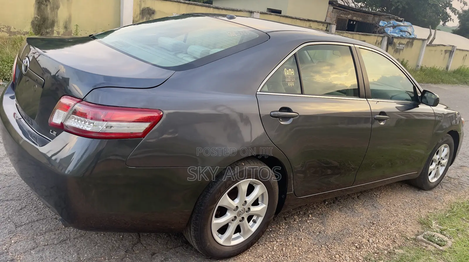 Toyota Camry LE 4dr Sedan (2.5L 4cyl 6A) 2011 Gray