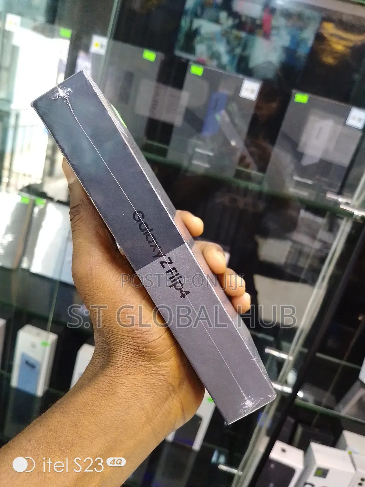 New Samsung Galaxy Z Flip4 256 GB