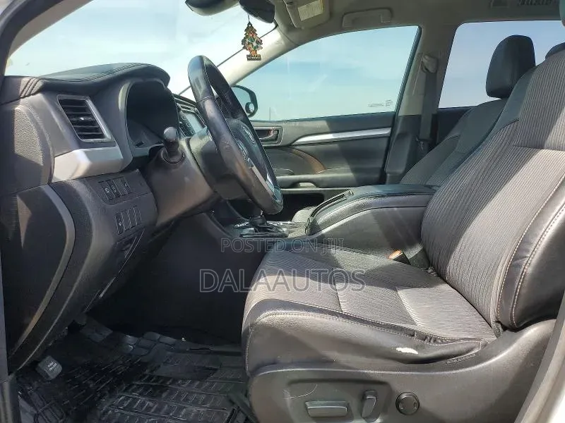 Toyota Highlander XLE 4x4 V6 (3.5L 6cyl 8A) 2018 White