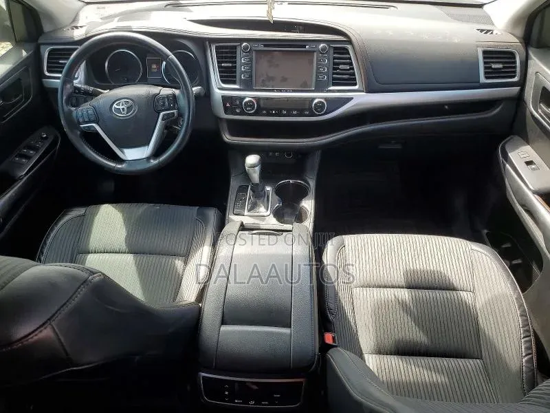 Toyota Highlander XLE 4x4 V6 (3.5L 6cyl 8A) 2018 White
