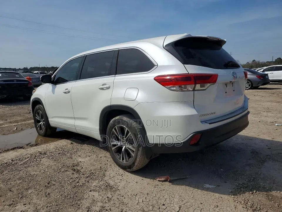 Toyota Highlander XLE 4x4 V6 (3.5L 6cyl 8A) 2018 White