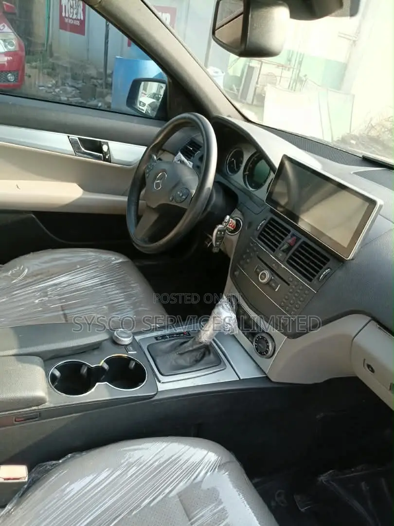 Mercedes-Benz C300 2009 Red