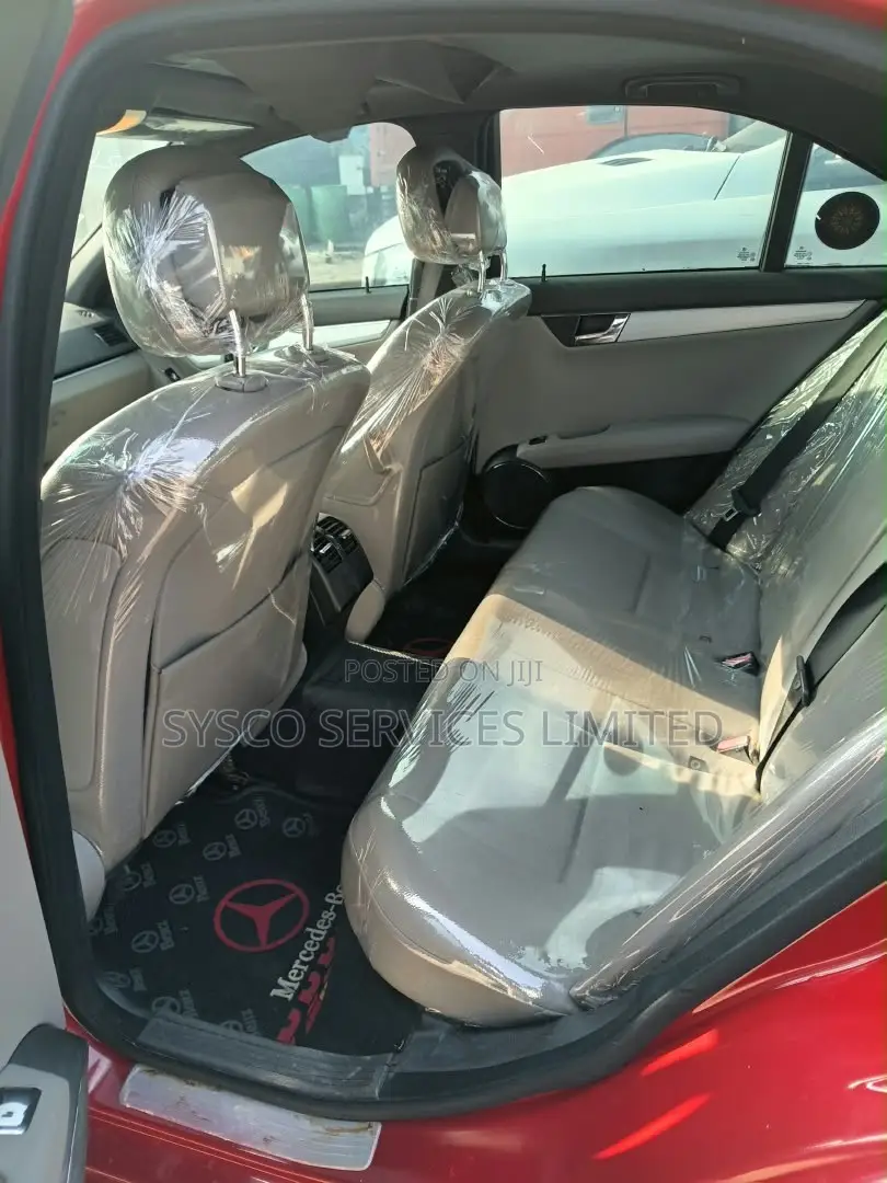 Mercedes-Benz C300 2009 Red