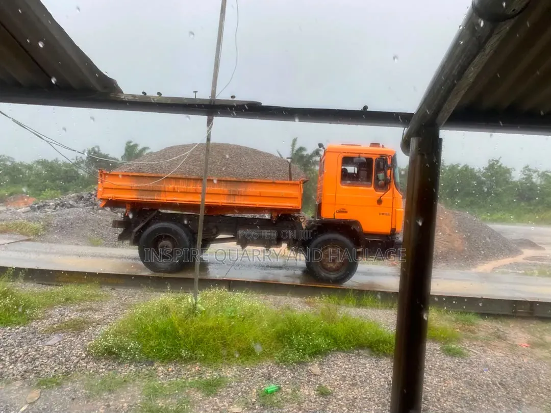 15 Ton Tipper 3/4 and 1/2 Granite Available for Sale