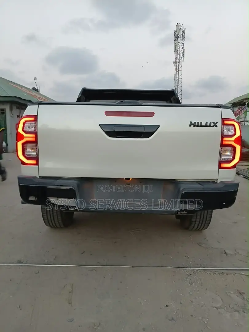 Toyota Hilux Revo Double Cab Petrol 2.7 RWD 2020 White