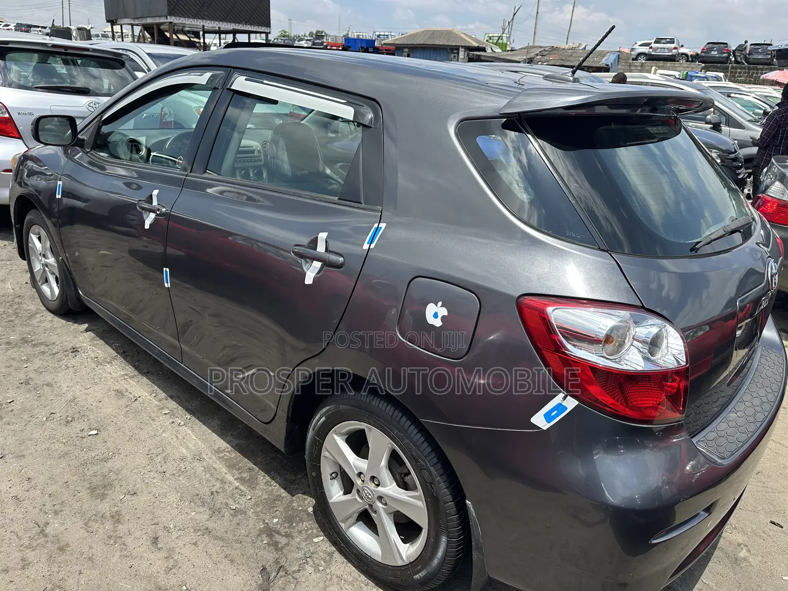 Toyota Matrix L Hatchback FWD (1.8L 4cyl 5M) 2012 Gray