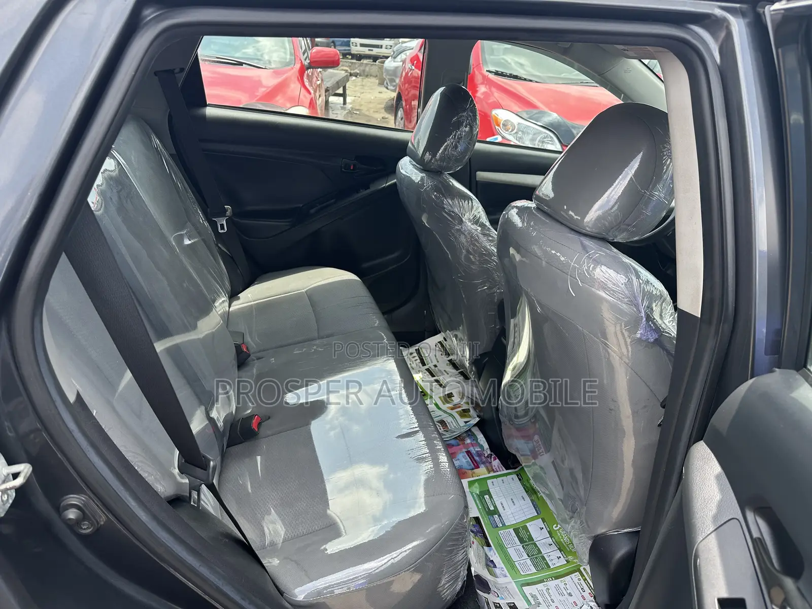 Toyota Matrix L Hatchback FWD (1.8L 4cyl 5M) 2012 Gray