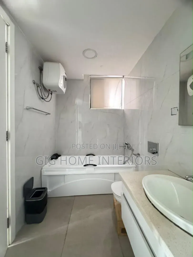 4bdrm Apartment in Vi, Ajah for sale