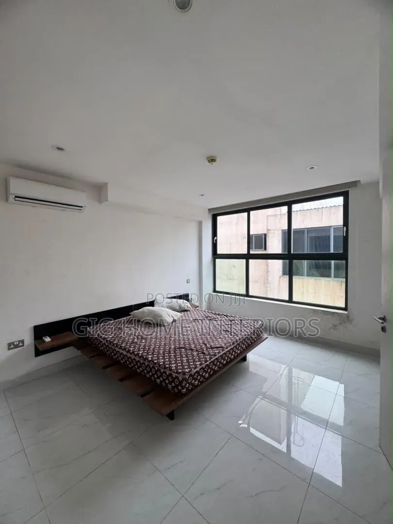 4bdrm Apartment in Vi, Ajah for sale