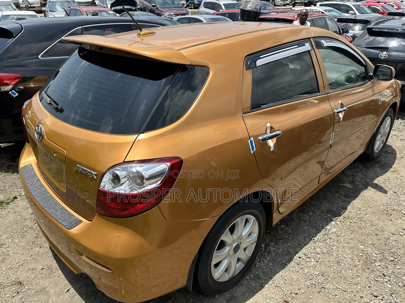 Toyota Matrix Hatchback FWD (1.8L 4cyl 5M) 2010 Gold