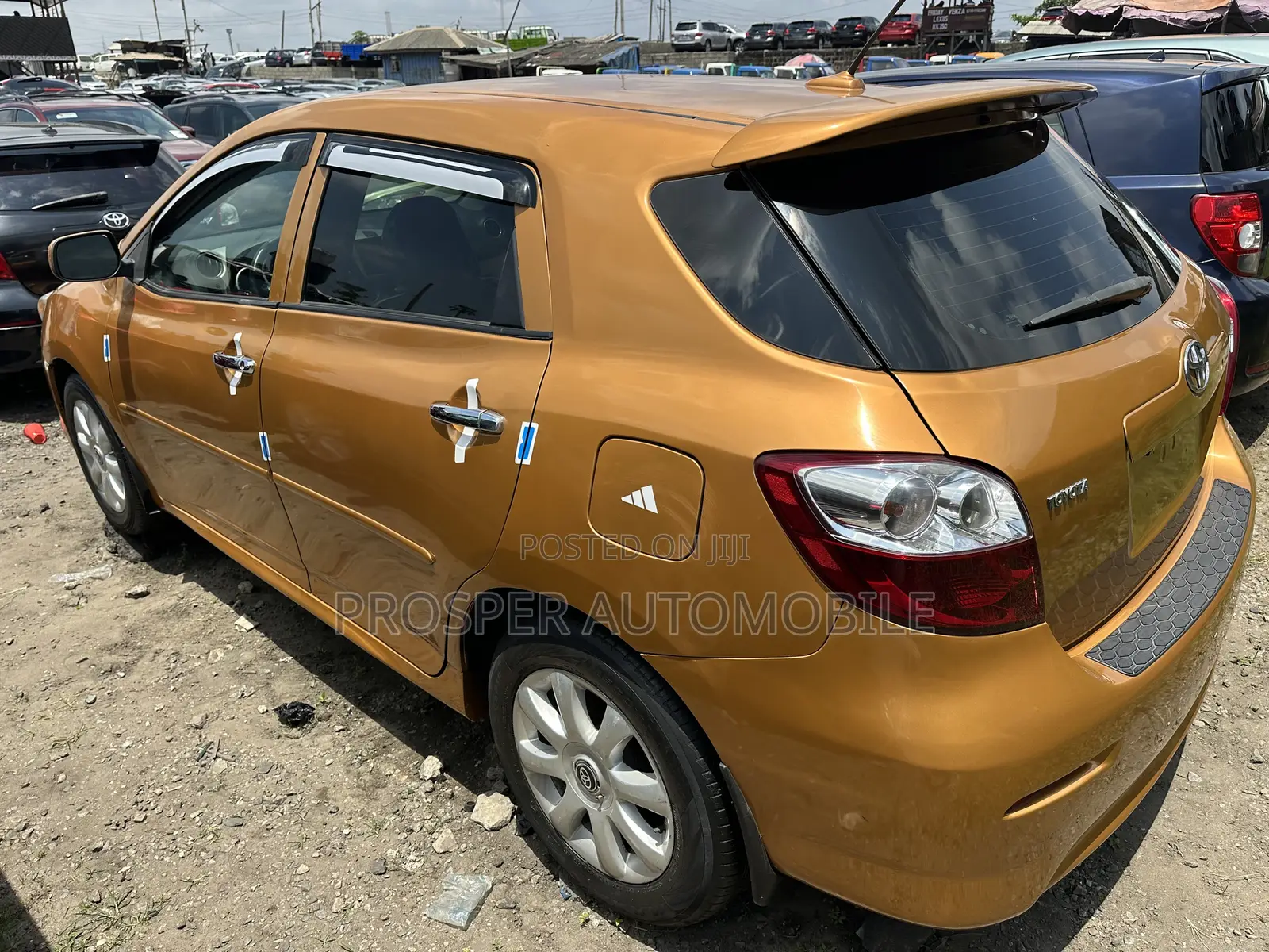 Toyota Matrix Hatchback FWD (1.8L 4cyl 5M) 2010 Gold