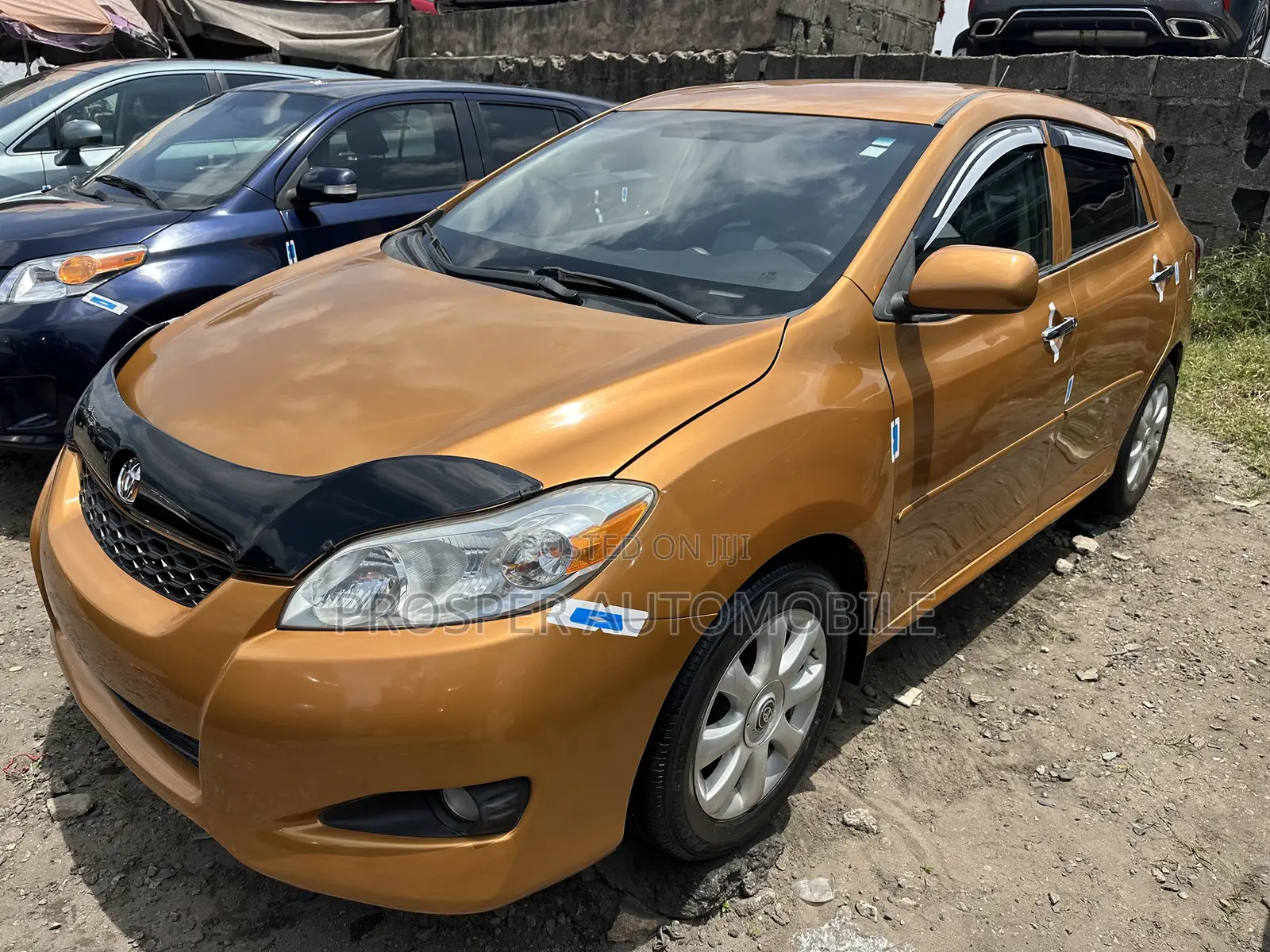 Toyota Matrix Hatchback FWD (1.8L 4cyl 5M) 2010 Gold