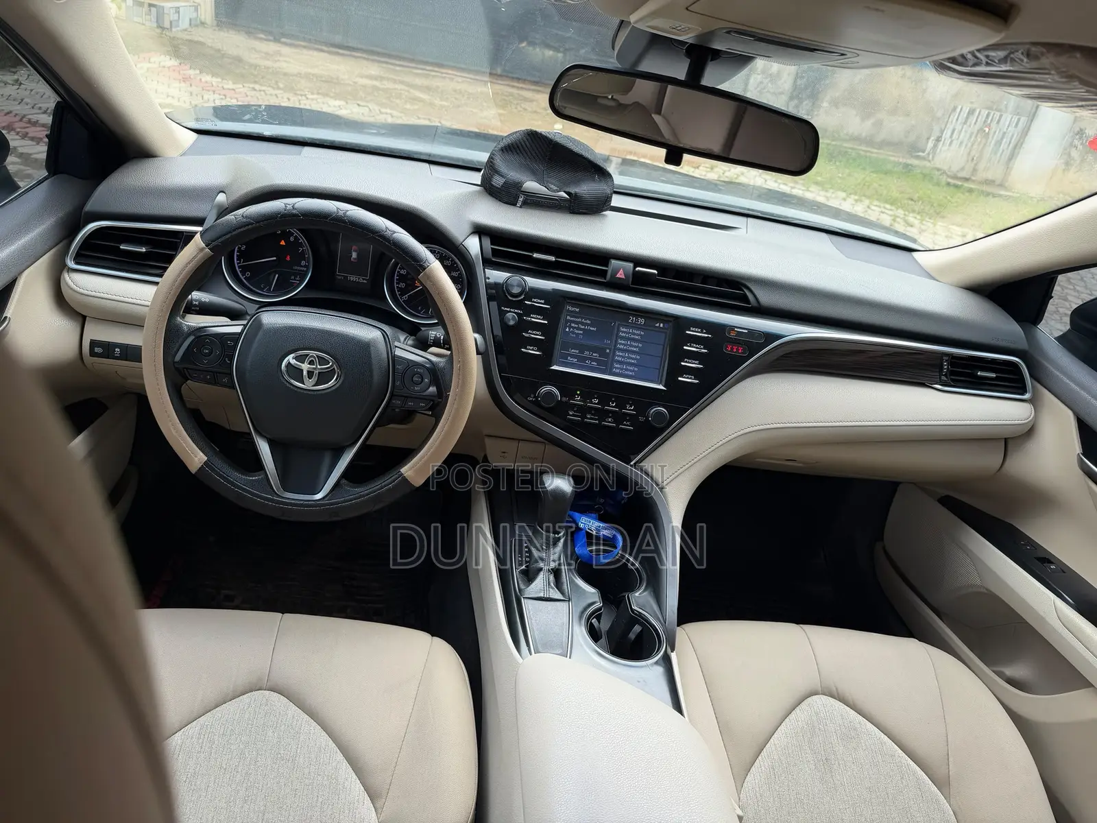 Toyota Camry LE FWD (2.5L 4cyl 8AM) 2018 Black