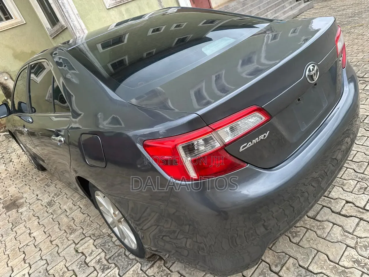 Toyota Camry XLE 4dr Sedan (2.5L 4cyl 6A) 2013 Gray