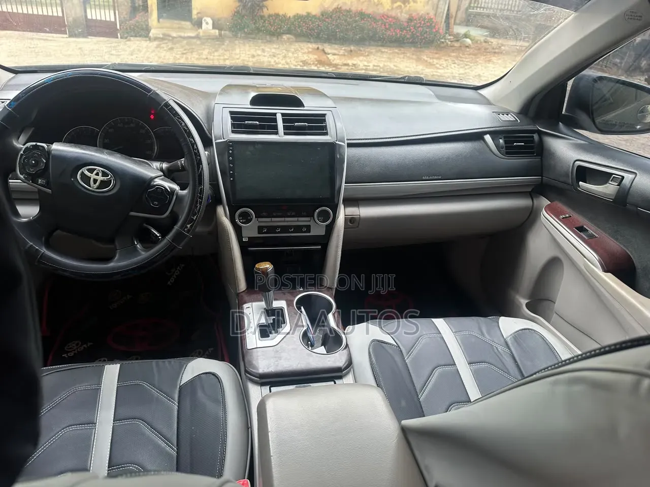 Toyota Camry XLE 4dr Sedan (2.5L 4cyl 6A) 2013 Gray