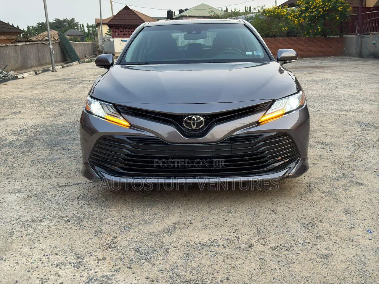 Toyota Camry XLE FWD (2.5L 4cyl 8AM) 2018 Gray