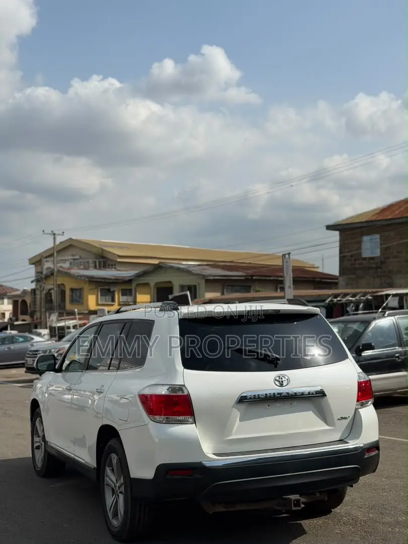 Toyota Highlander Limited 2011 White
