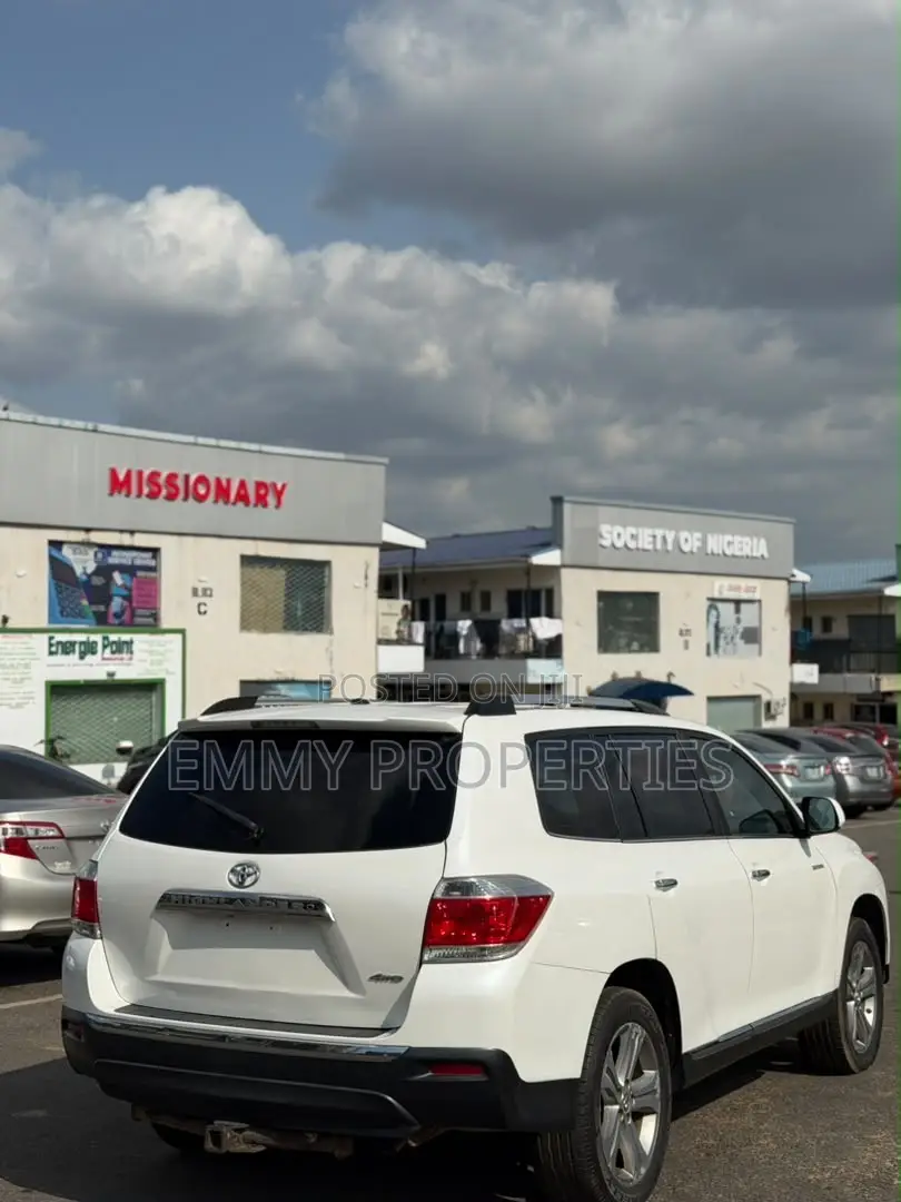 Toyota Highlander Limited 2011 White