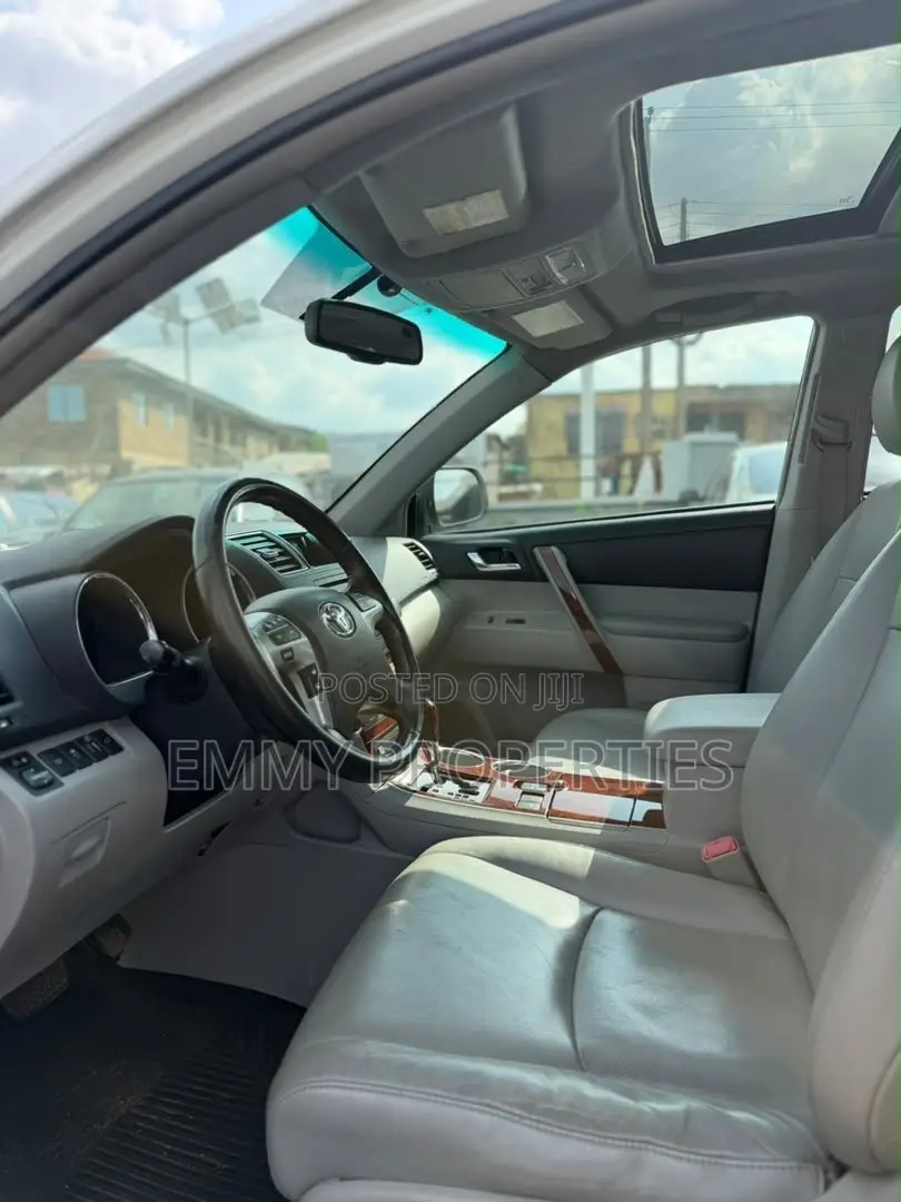 Toyota Highlander Limited 2011 White
