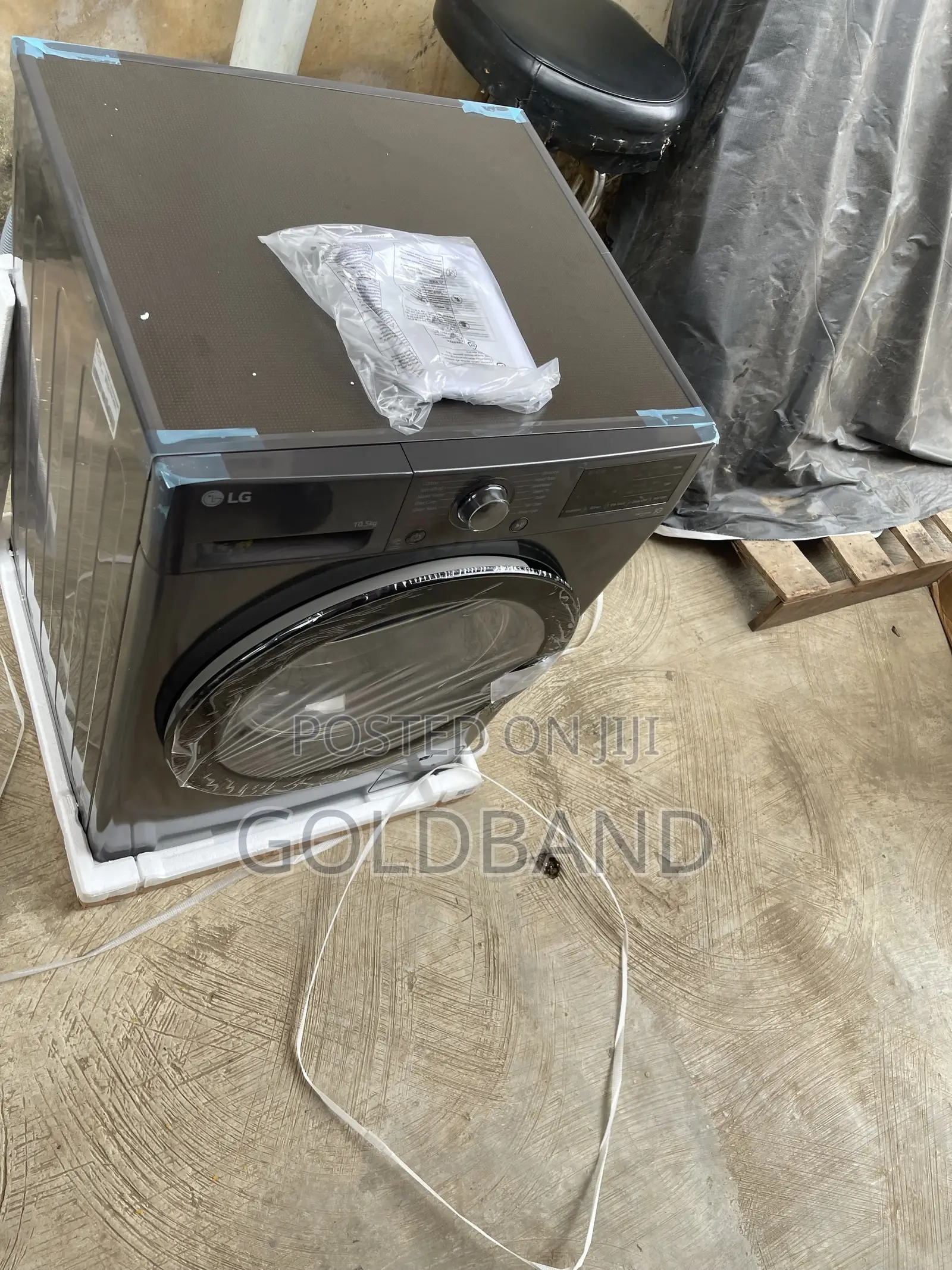 LG F4V3RYP6JE 10.5kg Washer & Dryer Combo