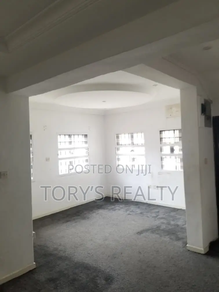 2bdrm Apartment in Lekki Phase 1 for rent