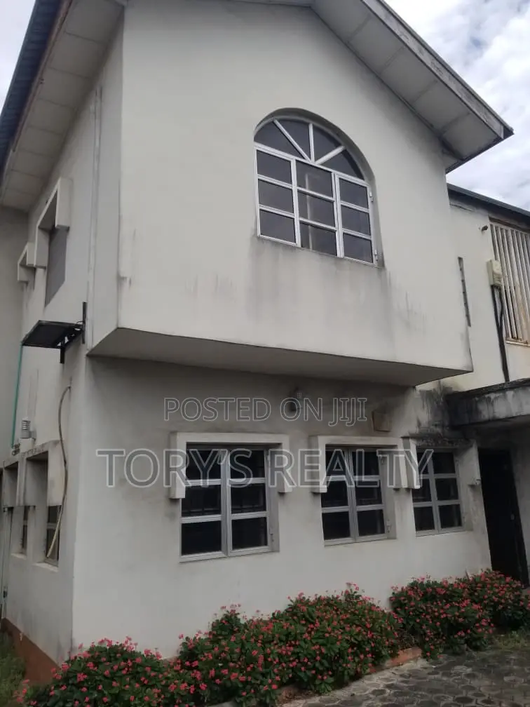 2bdrm Apartment in Lekki Phase 1 for rent