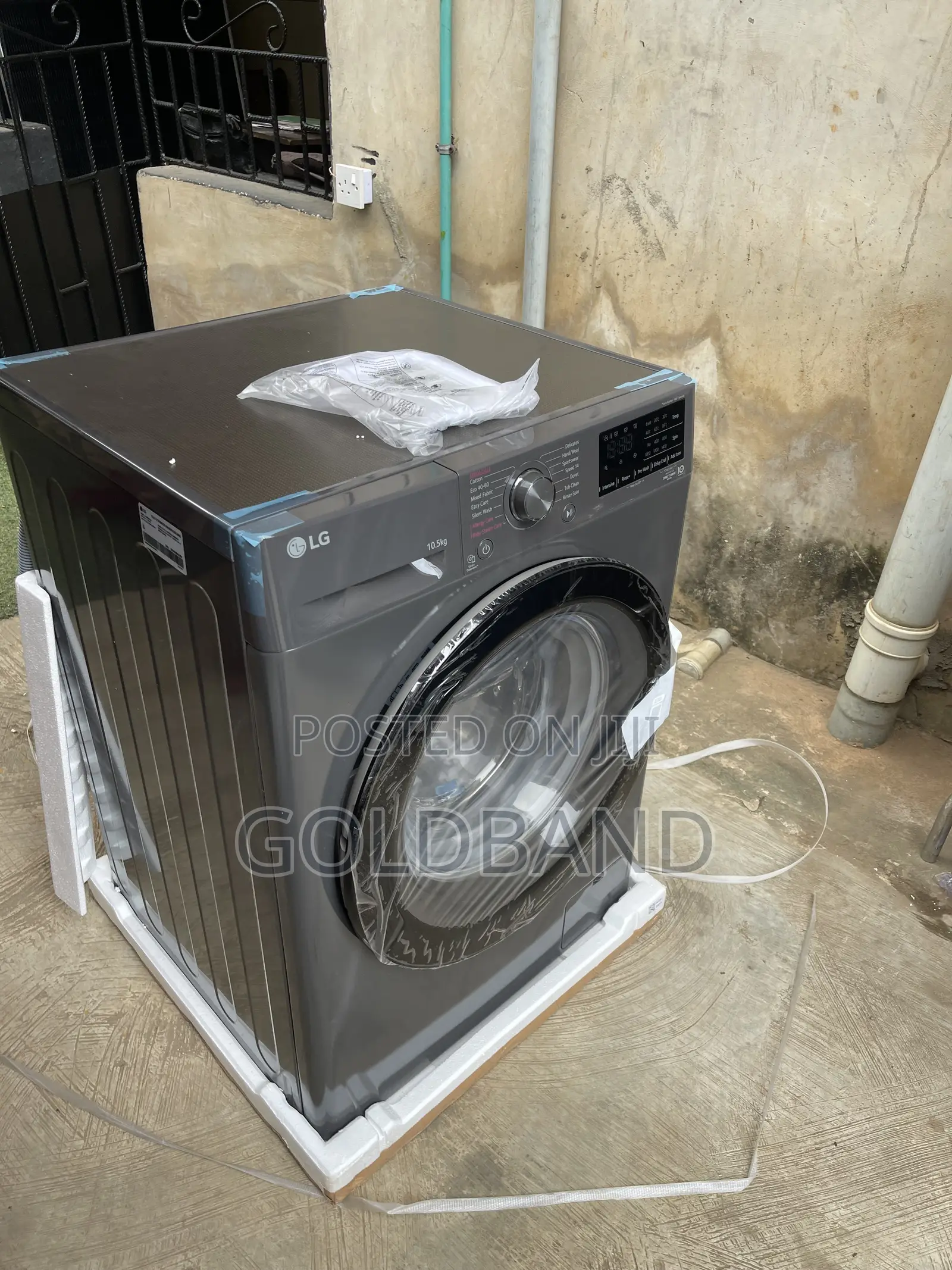 LG F4V3RYP6JE 10.5kg Front Load Laundry Machine
