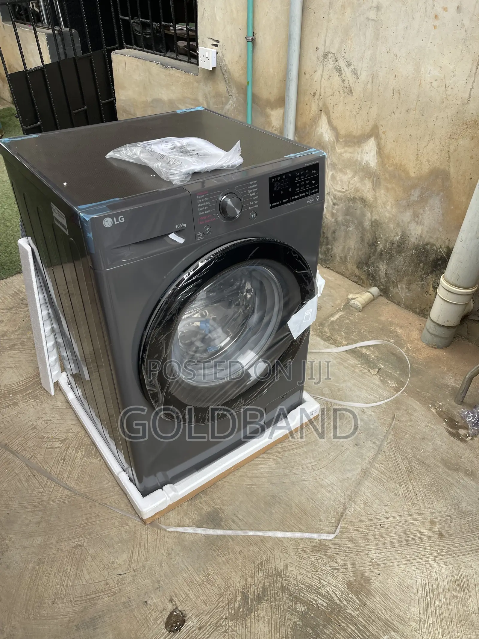LG F4V3RYP6JE 10.5kg Front Load Laundry Machine