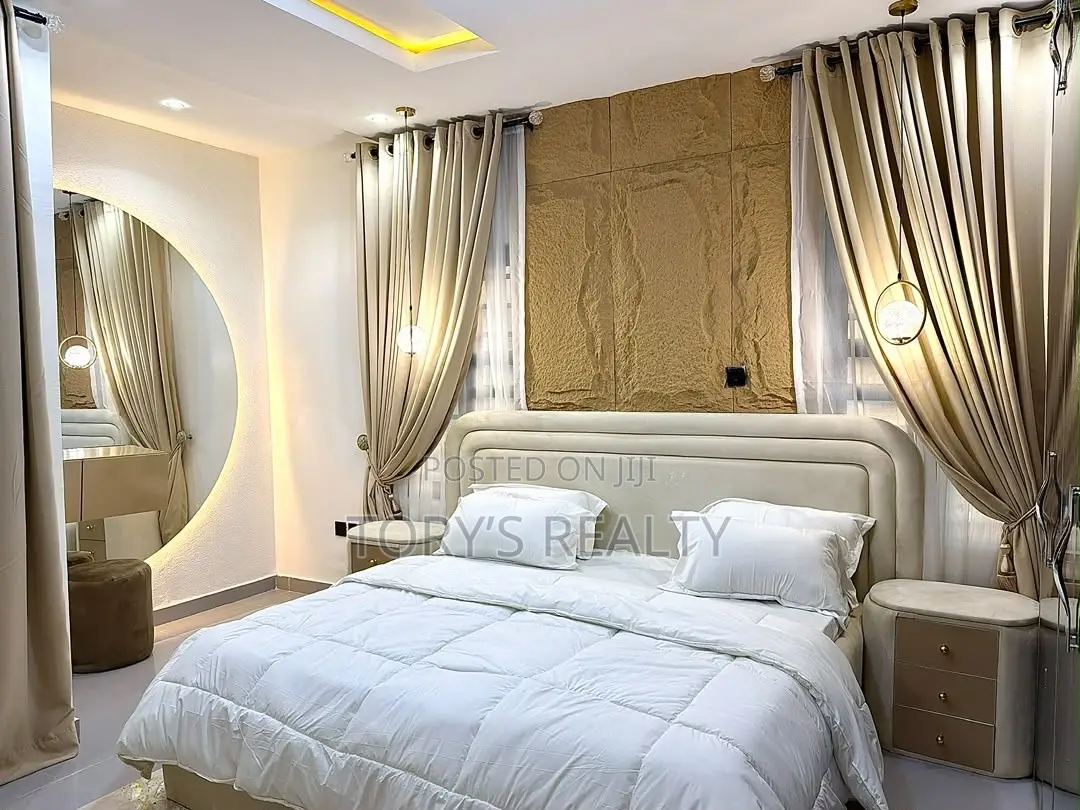 Luxuriously Furnished 2 Bedroom Apartment With Pool