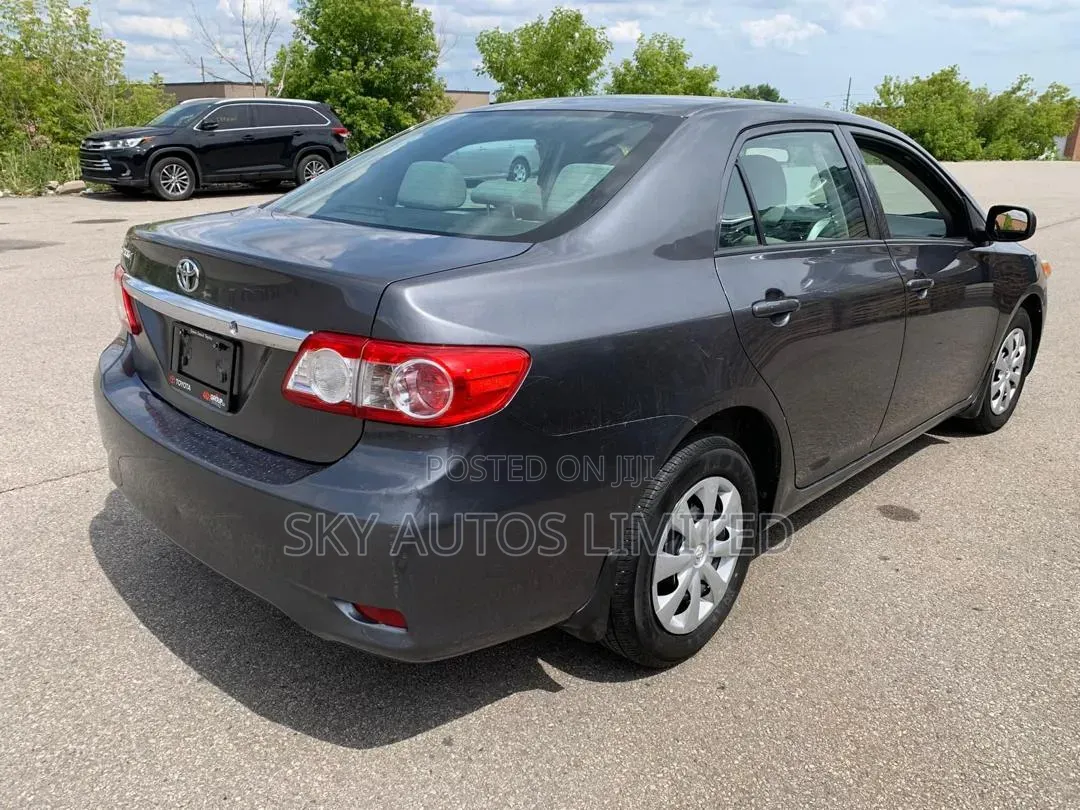 Toyota Corolla LE 4dr Sedan (1.8L 4cyl 4A) 2011 Gray
