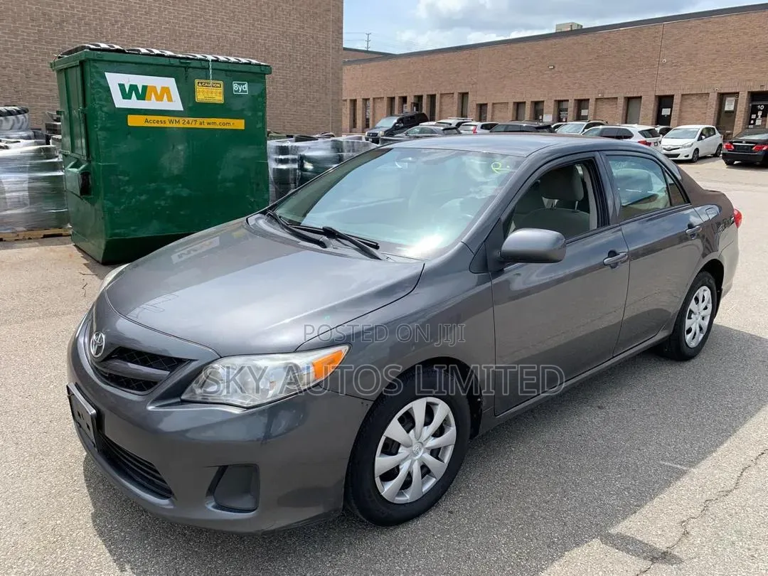 Toyota Corolla LE 4dr Sedan (1.8L 4cyl 4A) 2011 Gray