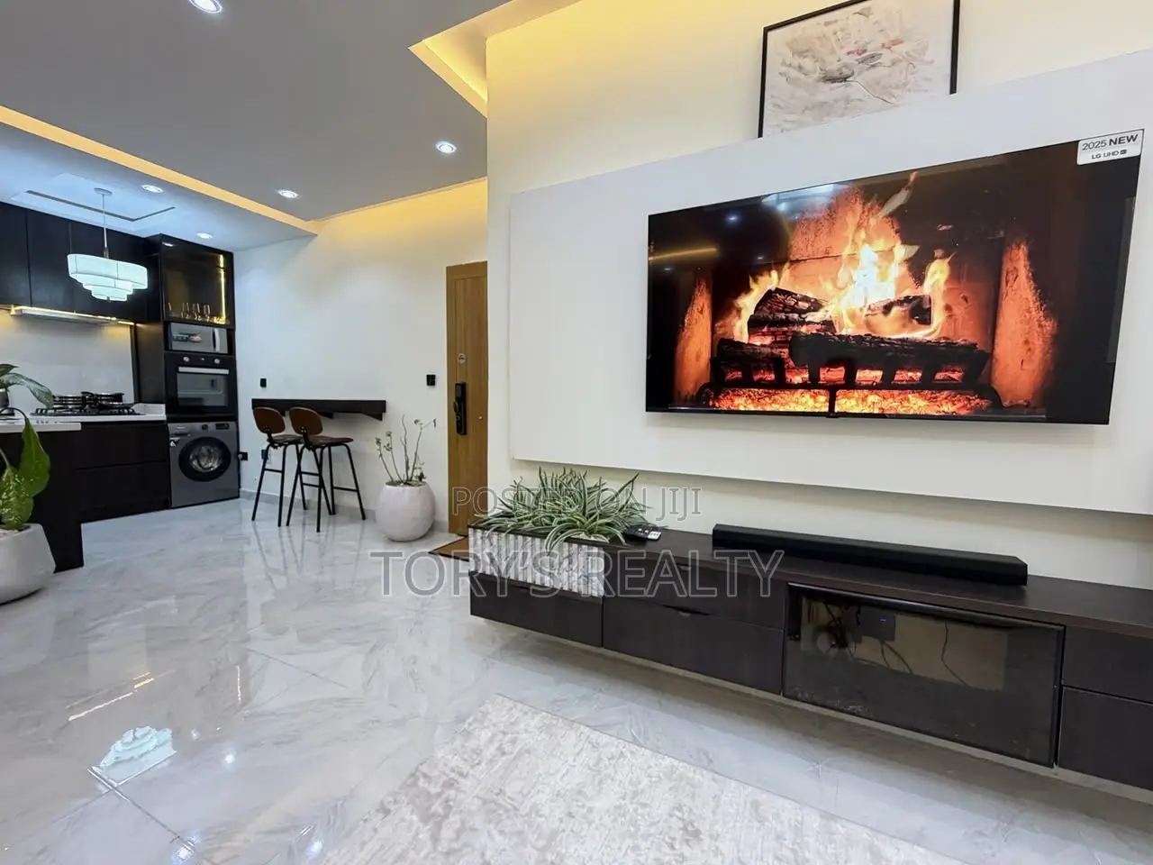 Luxuriously Furnished Studio Apartment