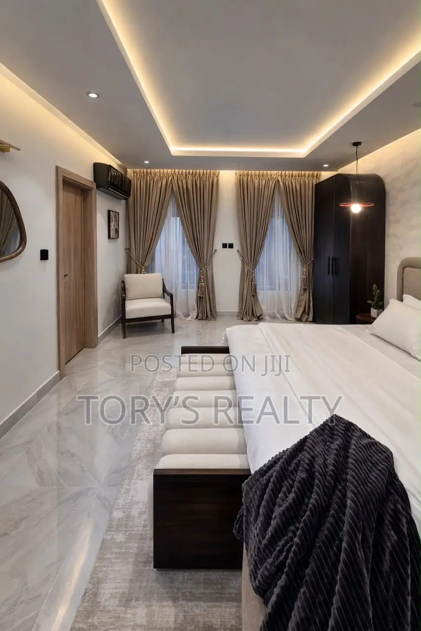Luxuriously Furnished Studio Apartment