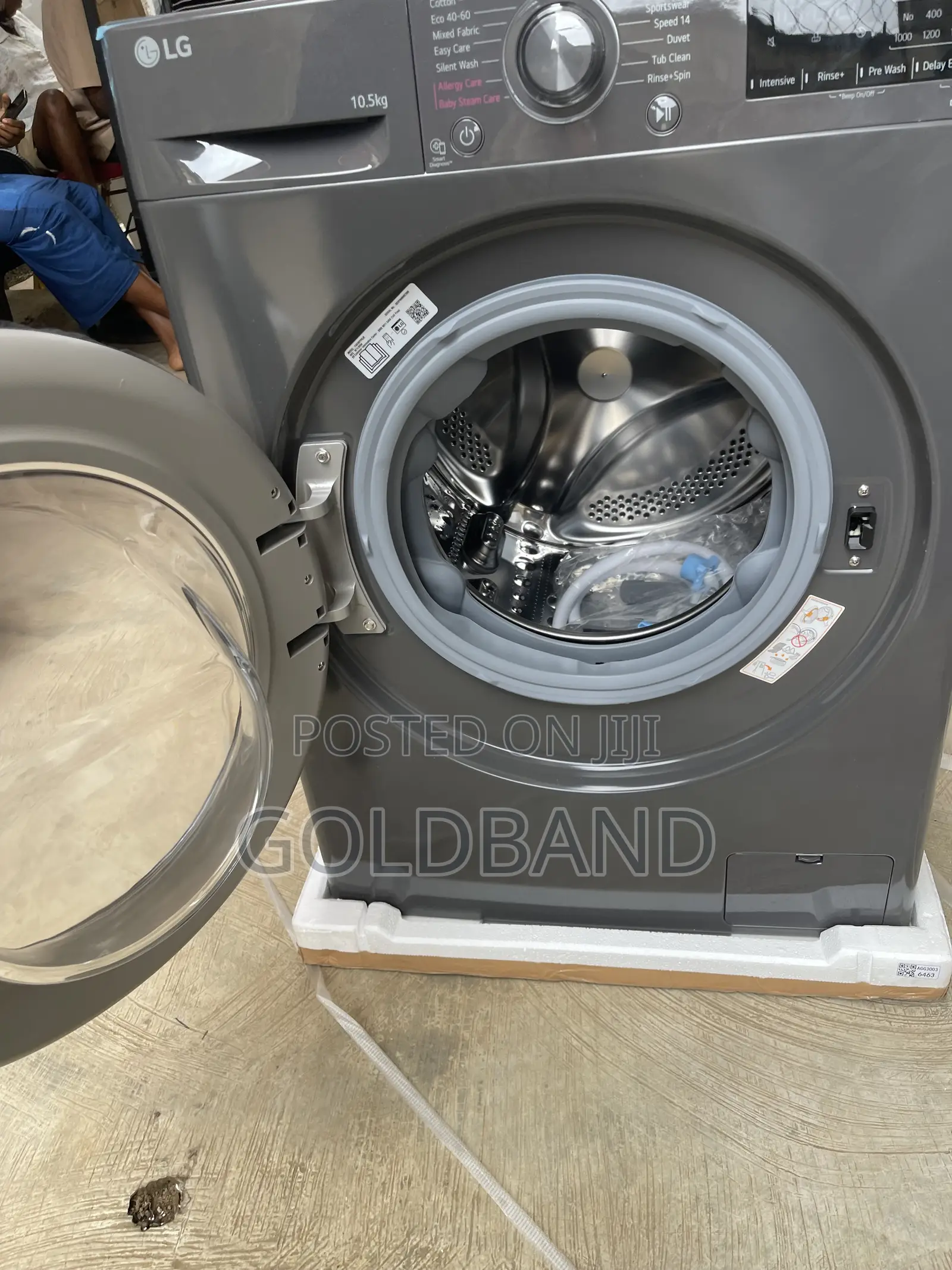LG F4V3RYP6JE 10.5kg Front Load Washer Dryer Combo