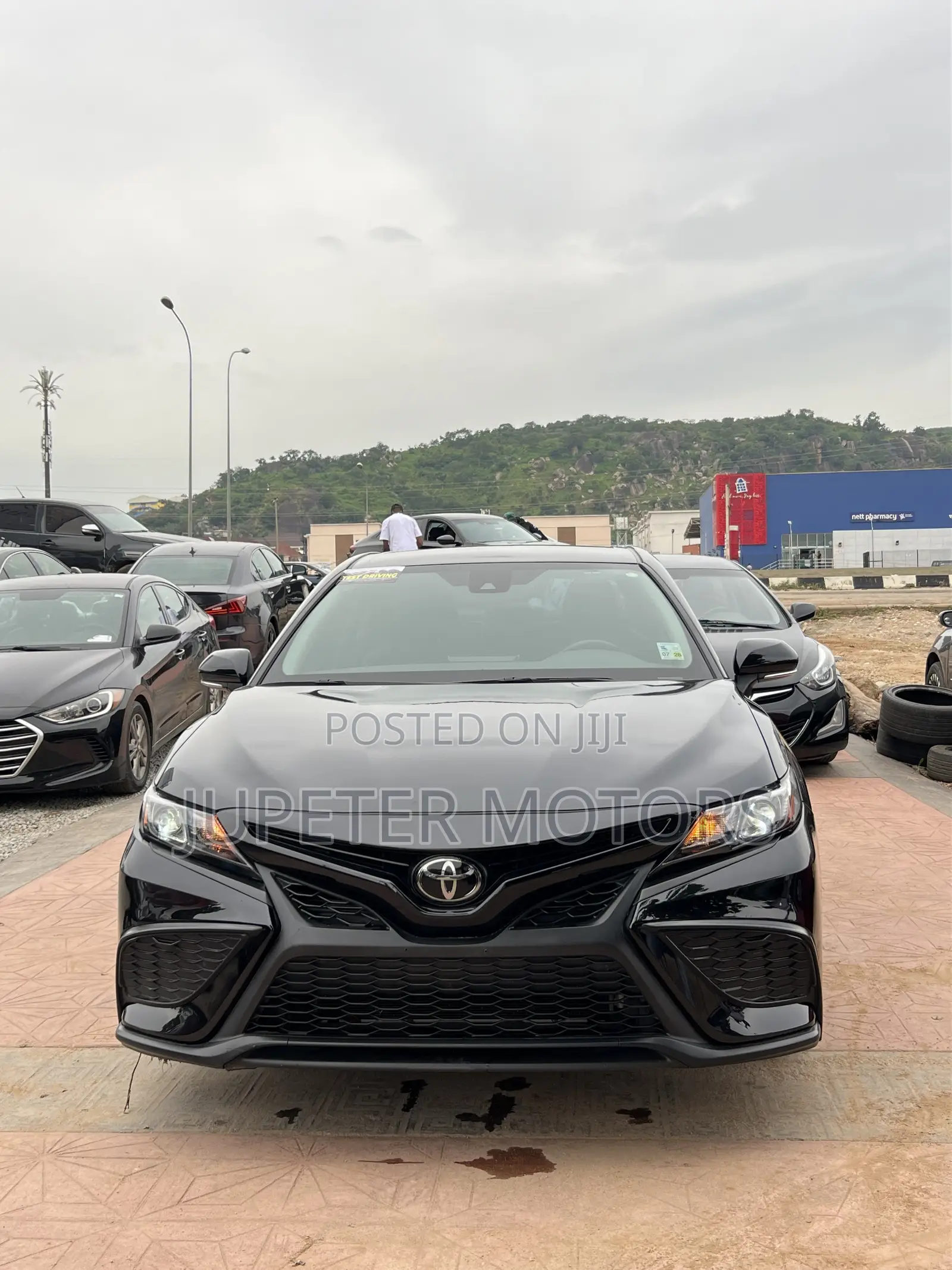 Toyota Camry SE 2024 Black