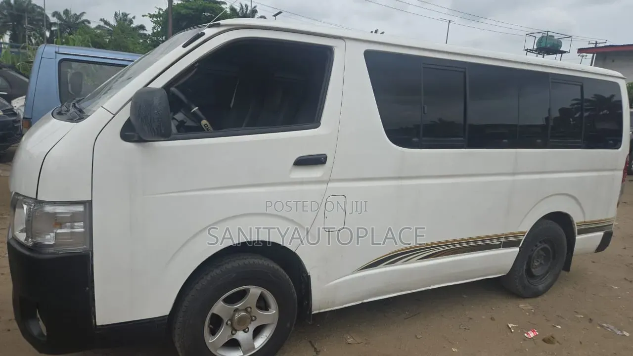 Toyota HiAce 2012 White