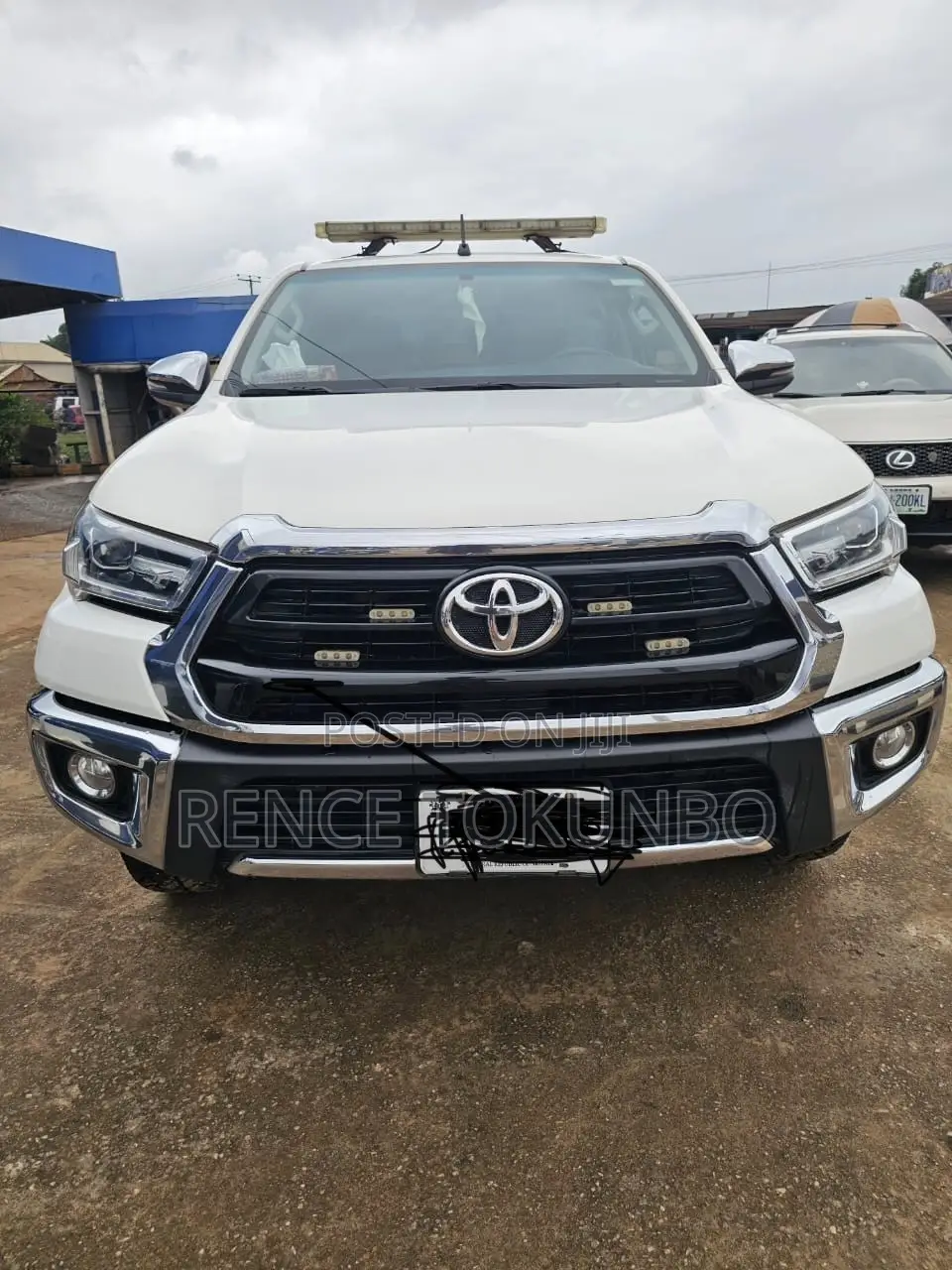 Toyota Hilux 2023 White