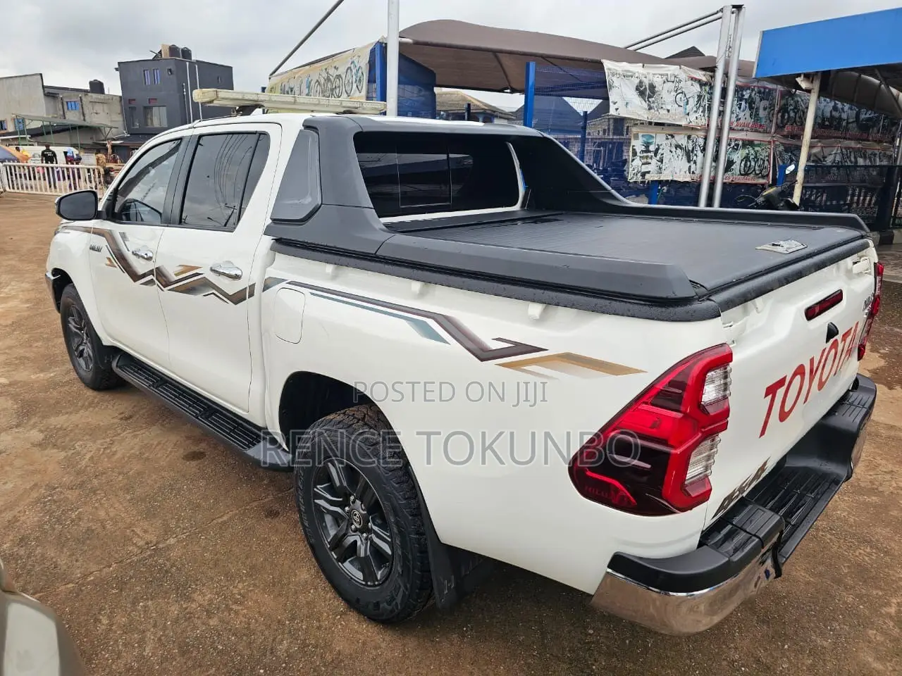 Toyota Hilux 2023 White