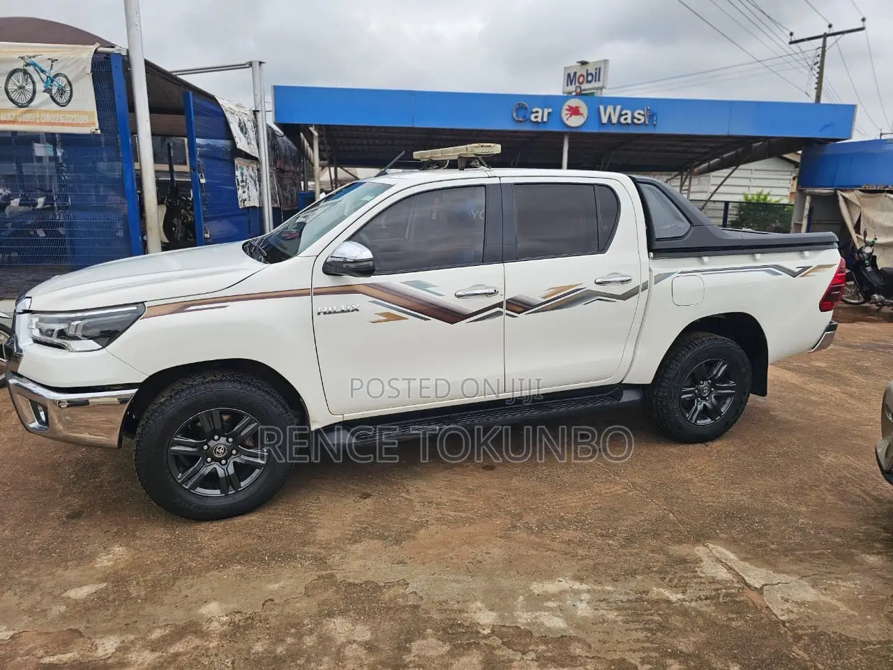 Toyota Hilux 2023 White