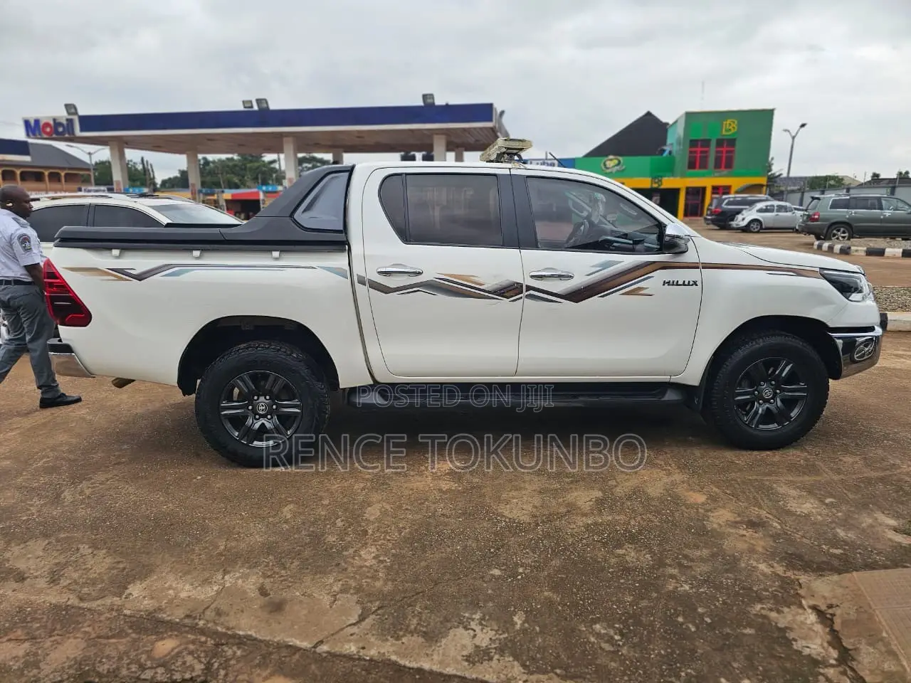 Toyota Hilux 2023 White