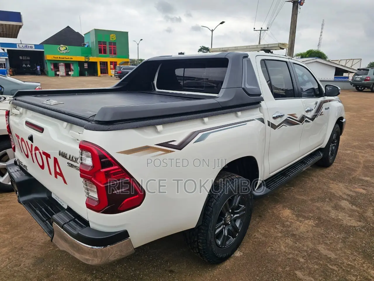 Toyota Hilux 2023 White