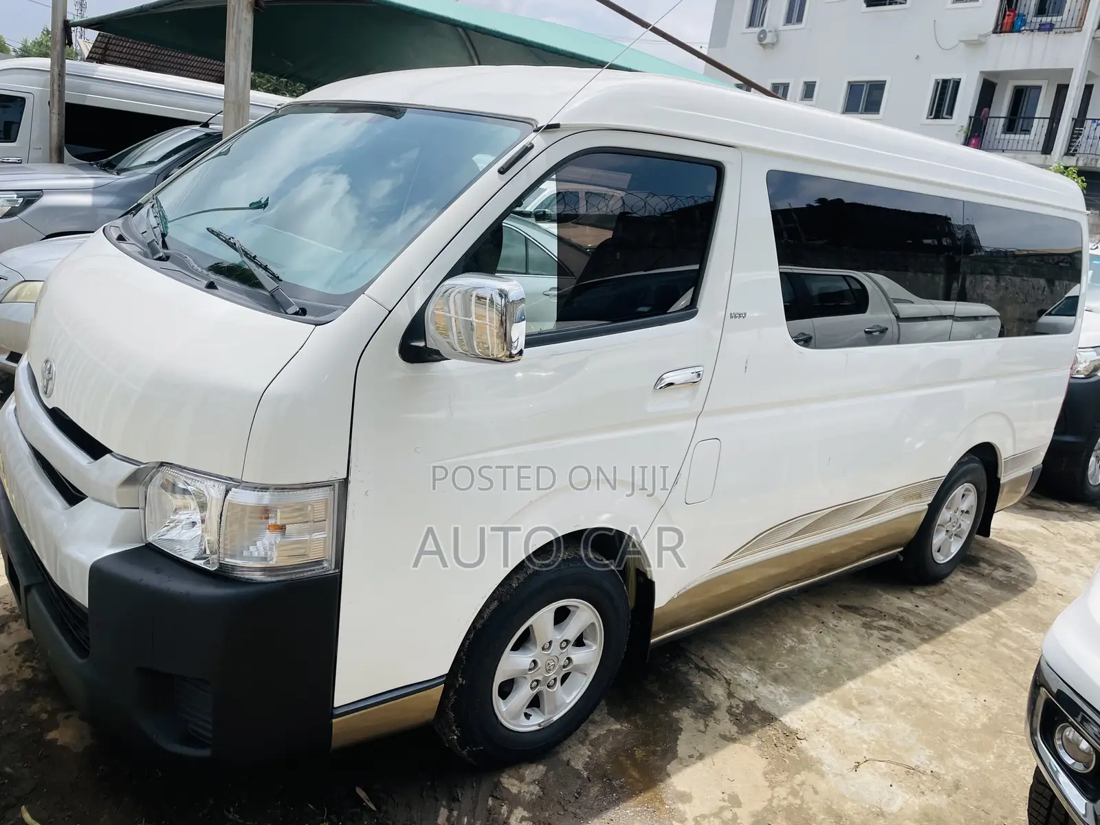 Toyota HiAce 2013 White