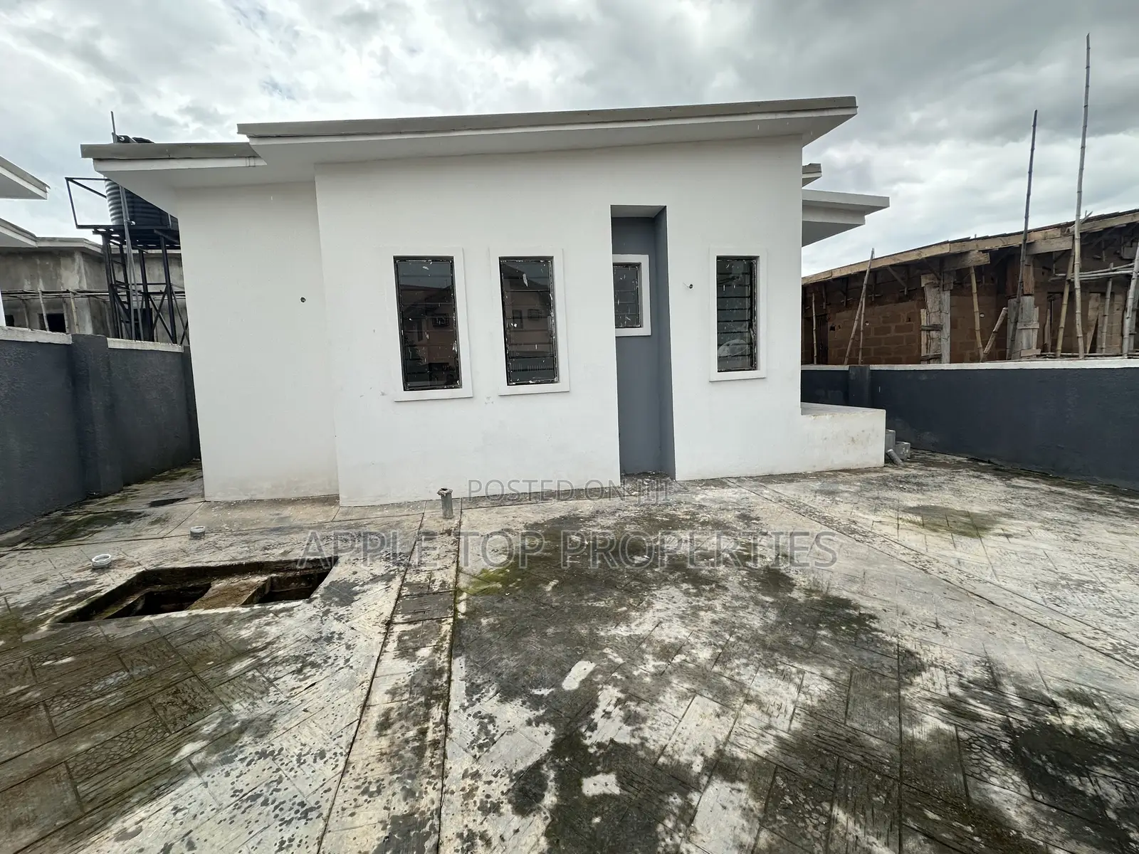 4bdrm Bungalow in Enugu for sale